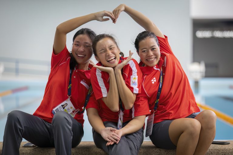 230608_2023APG_Swimming Candid_Danielle & Janelle & Sophie_Credit SNPC-Goh Si Wei